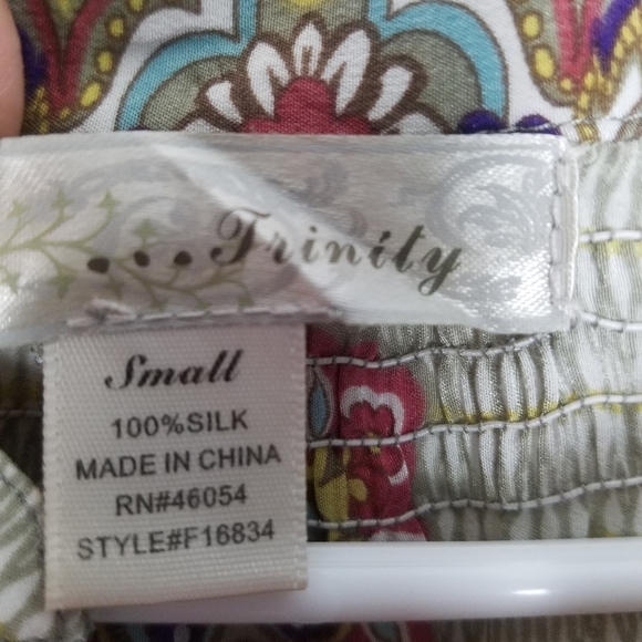 Trinity printed silk top - Picture 9 of 10